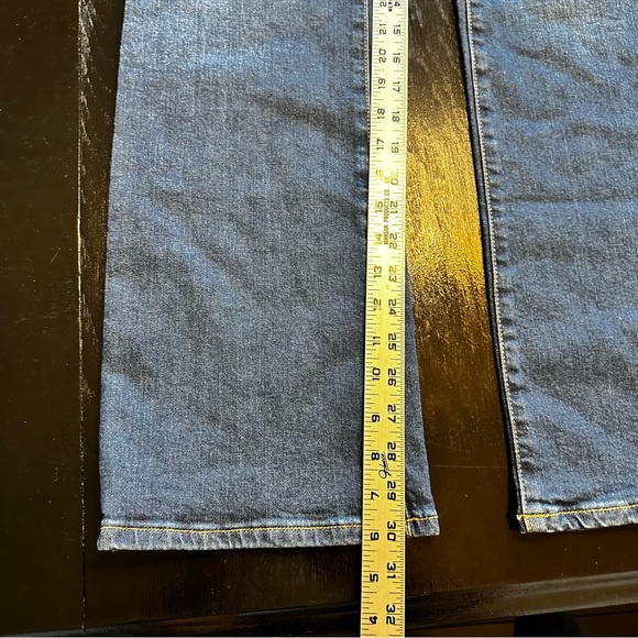 NWT Universal Threads Size 8 Wide Leg Bootcut Jeans Denim Blue Mom Jean Y2k - Picture 3 of 10